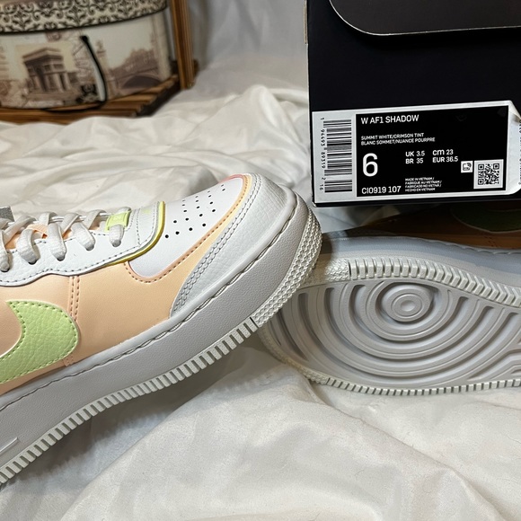 Nike Air Force 1 Shadow, Summit White, crimson tint, size 6, nwt.  RARE FIND - Picture 3 of 4